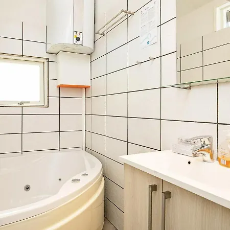 Hotel Three-bedroom In 78